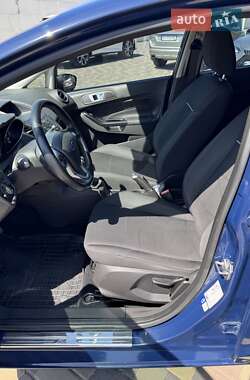 Хэтчбек Ford Fiesta 2016 в 
