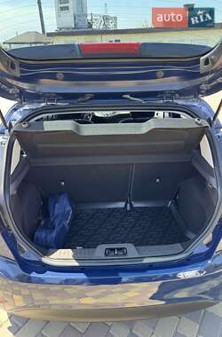 Хэтчбек Ford Fiesta 2016 в 