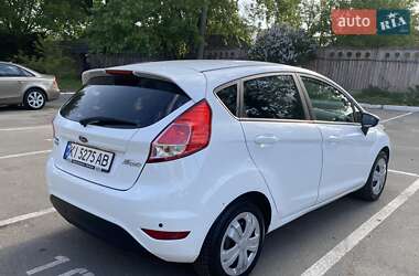 Хетчбек Ford Fiesta 2015 в 
