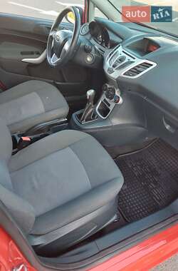 Хэтчбек Ford Fiesta 2012 в 