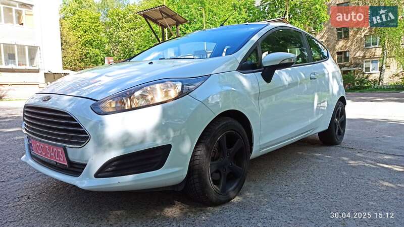 Хэтчбек Ford Fiesta 2016 в 