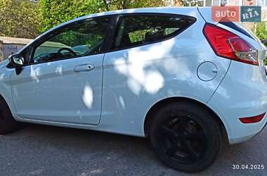 Хэтчбек Ford Fiesta 2016 в 