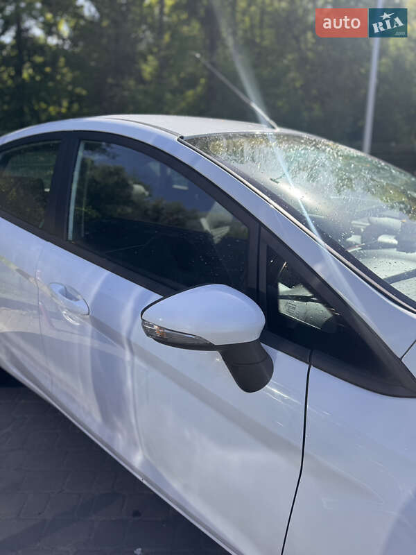 Хэтчбек Ford Fiesta 2016 в Киеве