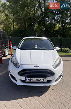 Хэтчбек Ford Fiesta 2016 в 
