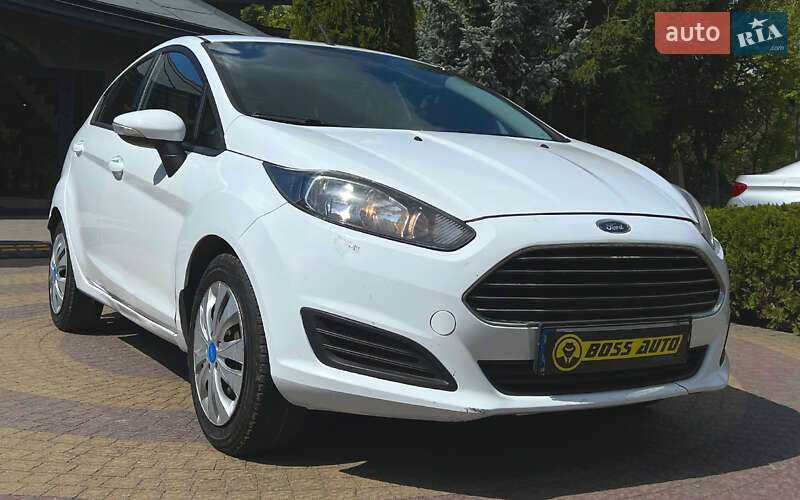 Хетчбек Ford Fiesta 2016 в 