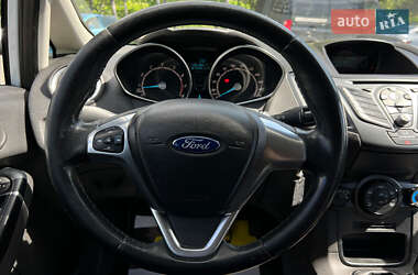 Хетчбек Ford Fiesta 2016 в 