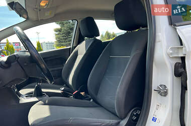 Хетчбек Ford Fiesta 2016 в 