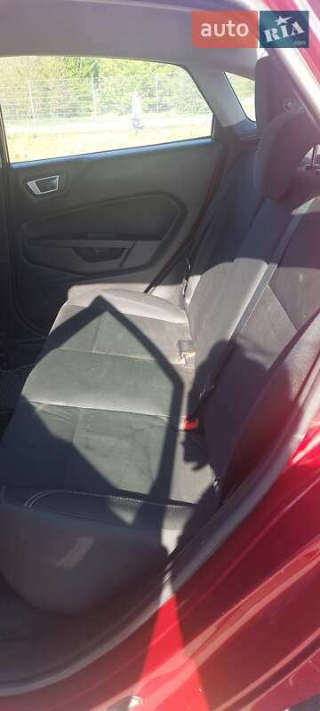 Седан Ford Fiesta 2016 в Львові