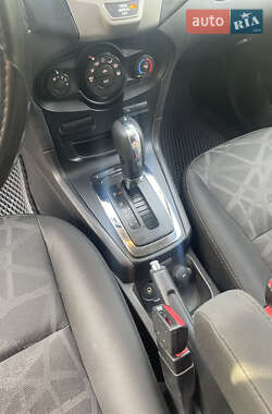Хетчбек Ford Fiesta 2012 в 