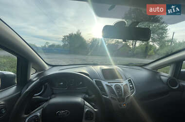 Хетчбек Ford Fiesta 2012 в 