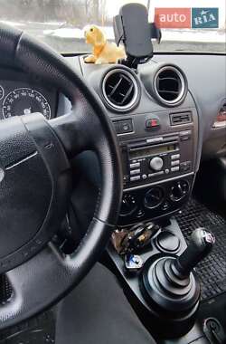 Хетчбек Ford Fiesta 2008 в 