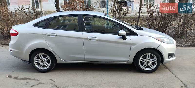 Седан Ford Fiesta 2017 в 