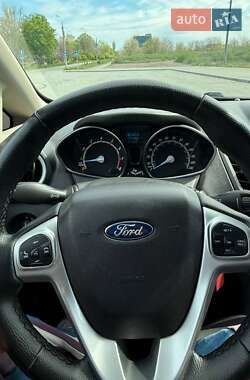 Седан Ford Fiesta 2016 в 