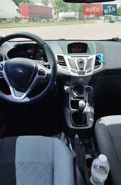 Хэтчбек Ford Fiesta 2012 в 
