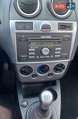 Хэтчбек Ford Fiesta 2008 в 