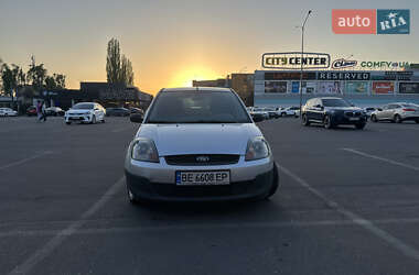 Хэтчбек Ford Fiesta 2006 в 