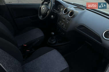 Хэтчбек Ford Fiesta 2006 в 