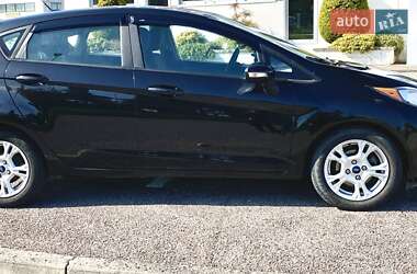 Хэтчбек Ford Fiesta 2015 в 