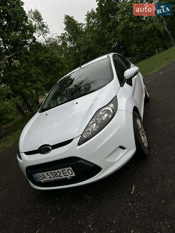 Хэтчбек Ford Fiesta 2011 в 