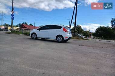 Хетчбек Ford Fiesta 2012 в 