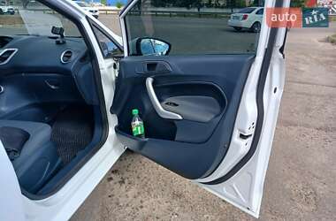 Хетчбек Ford Fiesta 2012 в 
