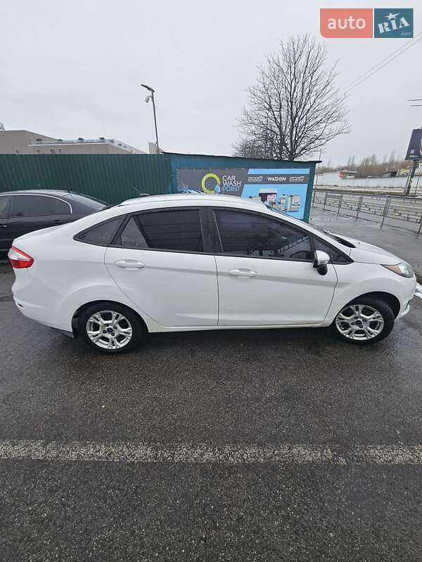 Седан Ford Fiesta 2015 в Києві