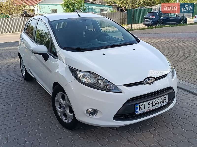 Хэтчбек Ford Fiesta 2011 в 