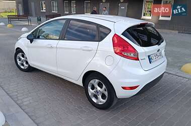 Хэтчбек Ford Fiesta 2011 в 