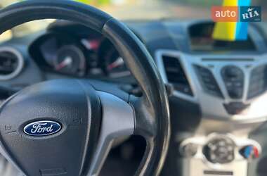 Хэтчбек Ford Fiesta 2012 в 