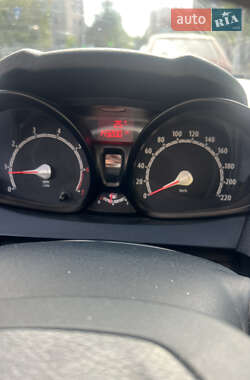 Хэтчбек Ford Fiesta 2012 в 