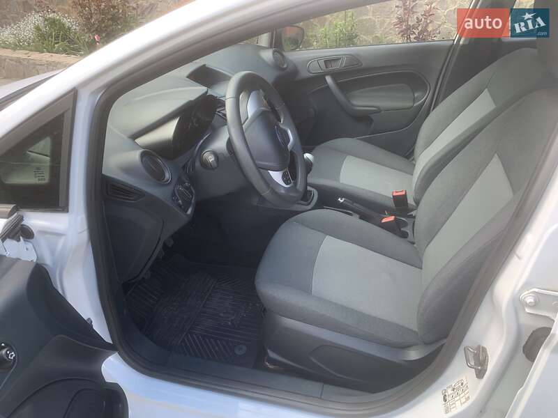Хэтчбек Ford Fiesta 2012 в Полтаве фото 10 Хэтчбек Ford Fiesta 2012 в Полтаве