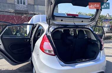 Хетчбек Ford Fiesta 2016 в 