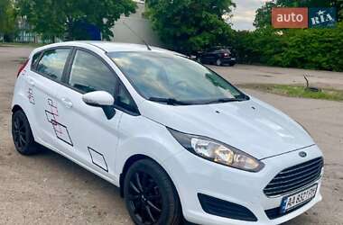 Хэтчбек Ford Fiesta 2013 в 