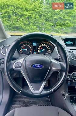 Хэтчбек Ford Fiesta 2013 в 