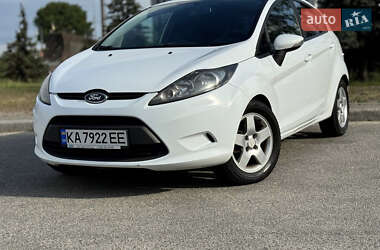 Хэтчбек Ford Fiesta 2012 в 