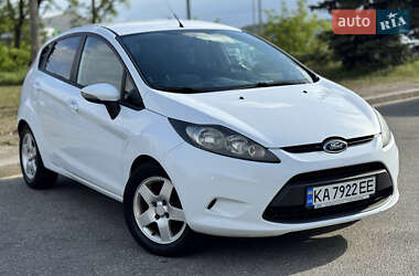 Хэтчбек Ford Fiesta 2012 в 