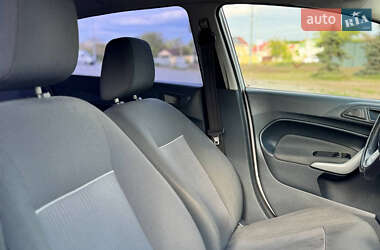 Хэтчбек Ford Fiesta 2012 в 