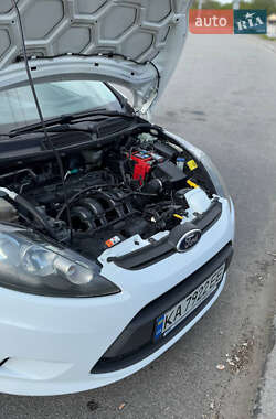 Хэтчбек Ford Fiesta 2012 в 