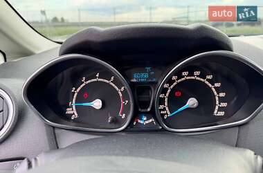 Хэтчбек Ford Fiesta 2013 в 