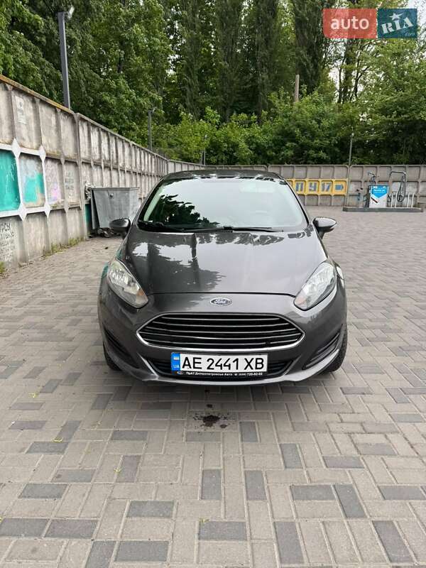 Хэтчбек Ford Fiesta 2015 в 