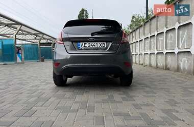 Хэтчбек Ford Fiesta 2015 в 