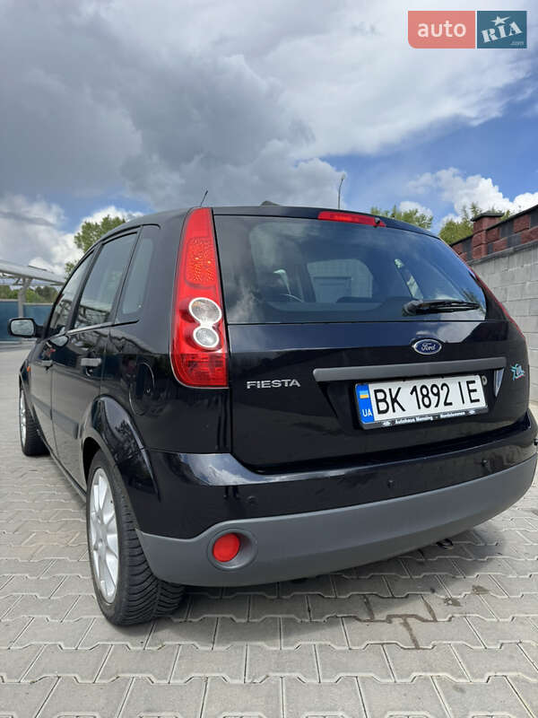 Хэтчбек Ford Fiesta 2005 в Ровно