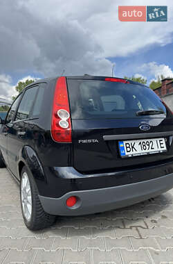 Хетчбек Ford Fiesta 2005 в 