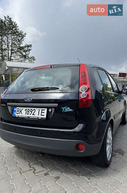 Хетчбек Ford Fiesta 2005 в 