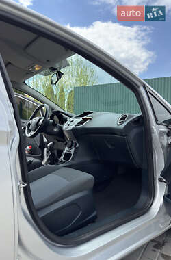 Хетчбек Ford Fiesta 2011 в 