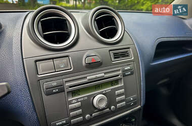 Хетчбек Ford Fiesta 2006 в 