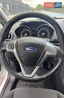 Хэтчбек Ford Fiesta 2014 в 