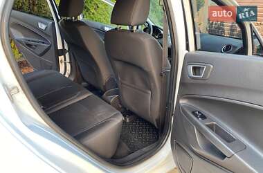 Хетчбек Ford Fiesta 2013 в 