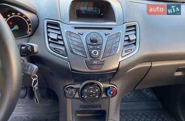 Хетчбек Ford Fiesta 2013 в 