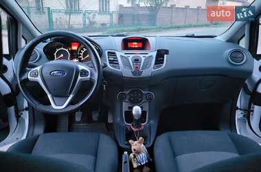 Хетчбек Ford Fiesta 2010 в 